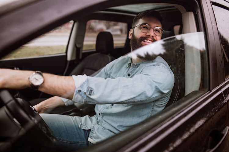 HUK AutoWelt - Edenspiekermann.jpg 12x8